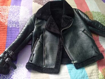 куплю кожаную куртку женскую: Булгаары куртка, M (EU 38)