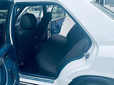 ceşqa kapotu: Mercedes-Benz W124 sedan, ağ rəng Texniki xüsusiyyətlər: - Benzin — 8