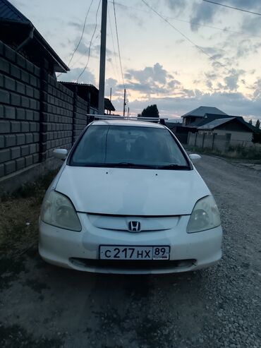 эсклас мерс: Автомобиль Honda Civic в кузове хэтчбек. Белый цвет кузова. На крыше