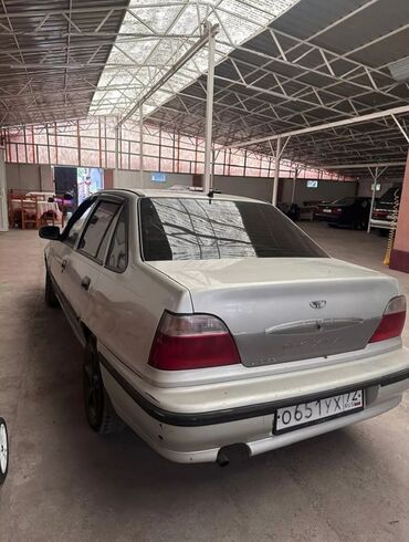 Daewoo: Daewoo Nexia: 2001 г., 1.6 л, Механика, Бензин, Седан