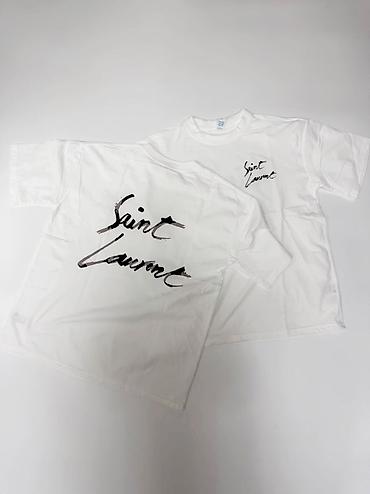Futbolkalar: Ağ rəngli qısaqoll T‑shirt - Ön hissədə sinə sol tərəfdə “Saint — 4