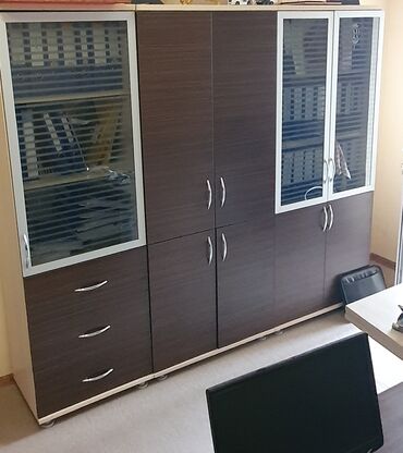 Ofis dəst mebeli: Ofis mebelləri dəsti Tərkibi: - Menecer/stolüstü iş masası – tünd — 3