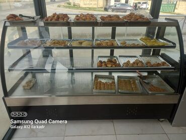 Digər biznes avadanlığı: Vitrin soyuducu 650 Azn. Ideal veziyyetde. Cemi 1 ay istifade olunub