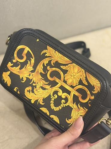 phardi canta: Versace Jeans Couture çiyin/çapraz çanta - Rəng: qara əsas üzərində — 1