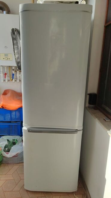 Soyuducular: İşlənmiş 2 qapılı Hotpoint Ariston Soyuducu Satılır, rəng - Ağ