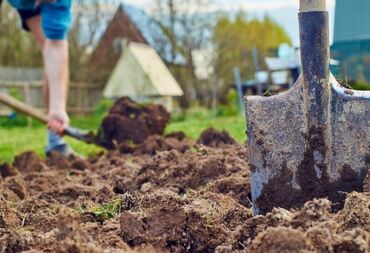 выкопать яму: Копаю в ручную огороды траншеи яму септики слом бетона монтаж