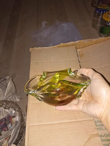 kombi qutusu: Üçrəng keçidli dekorativ şüşə qab - Material: qalın, əl işi şüşə -