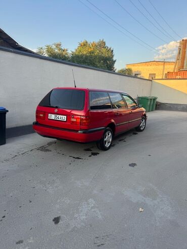 опель вектора с: Универсал Volkswagen Passat красного цвета, подходящий для семейных