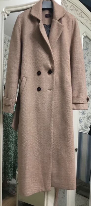 Пальто: Продаю пальто,новоеразмер 44