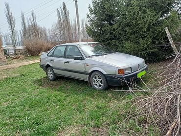 Volkswagen: Volkswagen Passat: 1989 г., 1.8 л, Механика, Бензин, Седан