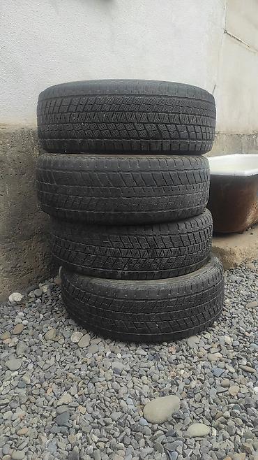 Комплект из 4 автомобильных шин без дисков.235.55.19
