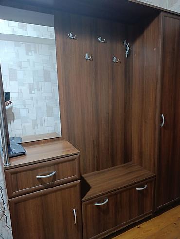 paltar dolabı ikinci əl: Kalidor üçün qarderob .heç bir problemi yoxdu .səliqəli vəziyyətdədir — 2