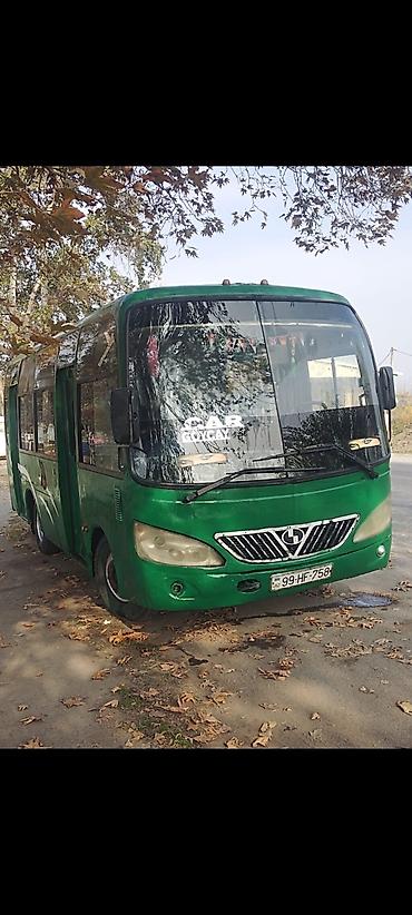 traktor farası: Yaşıl rəngli kiçik şəhər/marşrut avtobusu - Marka/model: Higer (kiçik — 4