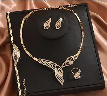 qizil sırğa: • SİFARİŞLƏ GƏTİRİLİR 🛍️ • Zərgərlik dəsti – qızılı rəngdə - Tərkib — 1