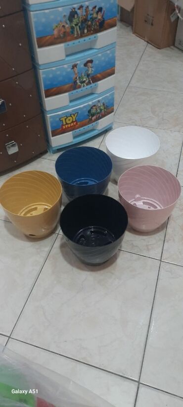 Bitkilər üçün dibçəklər: Dibceklər gulqabilar duzbucaqli yumru asilqan kvadrat — 15