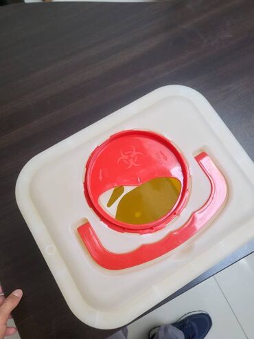 kəsilmiş damar şəkilləri: Tibbi tullantılar üçün xüsusi plastik qutu (Kəsici-deşici alətlər