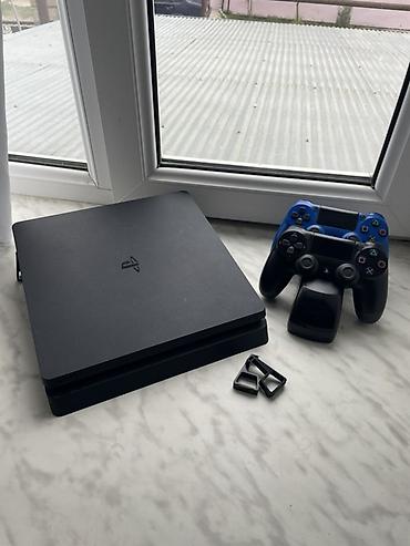 pişikli oyunlar: PlayStation 4 Slim Xüsusiyyətlər: - PS4 Slim korpusu, kompakt və — 1