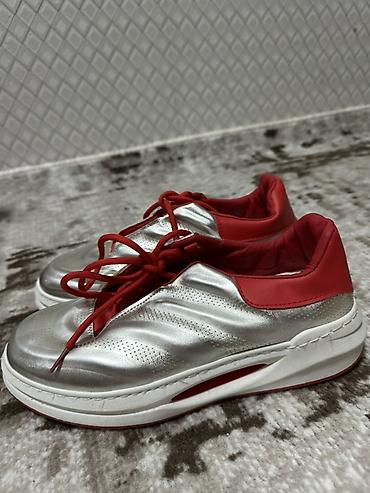 Krasofkalar və idman ayaqqabıları: Maştağadadır Çox az istifadə olunub İçində tam təzəsi də var — 2