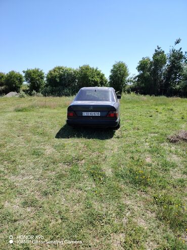 BYD: Mercedes-Benz W124: 2.5 l | 1991 il Sedan