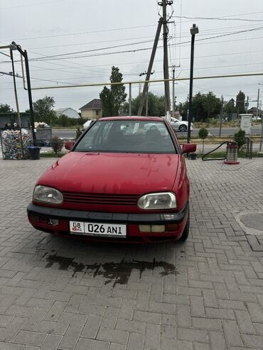 транспорт каракол: Автомобиль Volkswagen Golf III в красном цвете. Это надежный и