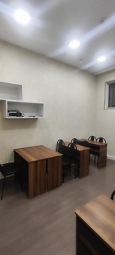 office: Uşaq və böyüklər üçün tədris mərkəzi üçün tam təchiz olunmuş otaqların — 3