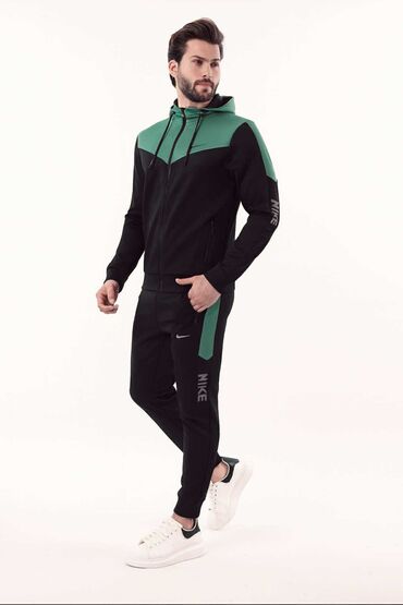 Trenerke: L XL 2XL 3XL
3500 din — 6