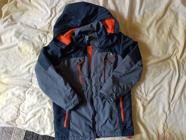 флисовые куртки: Деми куртка флисовая на мальчика весна- осень. Б/У. 300 сом. Длина