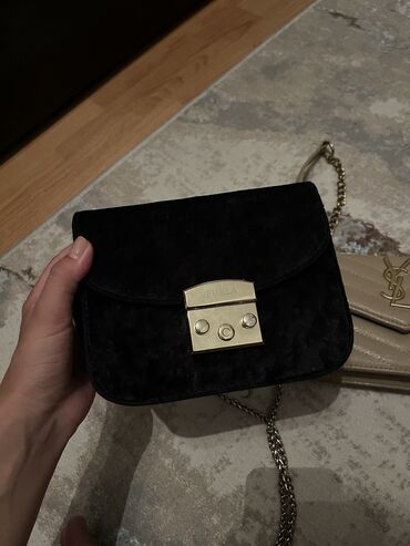 цепочка с жемчугом в ракушке: Классикалык сумка, Yves Saint Laurent (YSL), Материалы: Баркыт, Аялдарга, Колдонулган