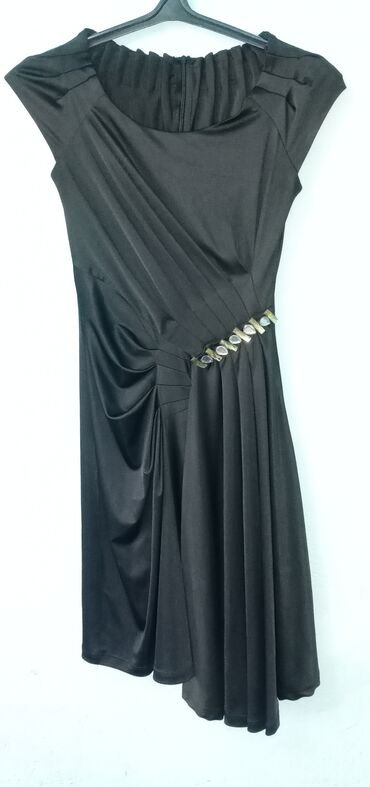 черное коктейльное платье: Состояние отличное 
Длина до колен. 
Размер 42
Цена 350