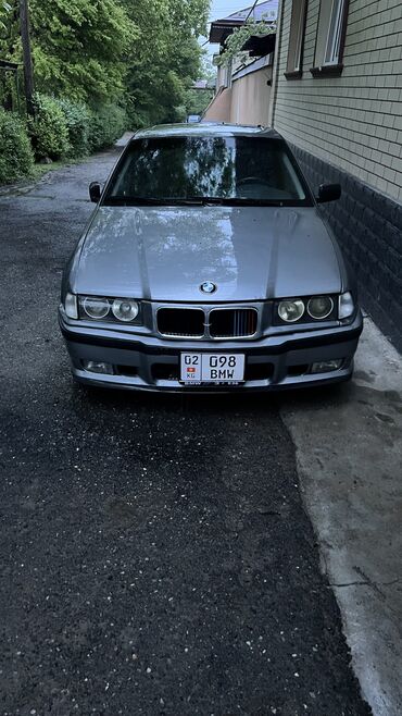 машина бенвы: BMW 318: 1991 г., 1.8 л, Механика, Бензин, Седан
