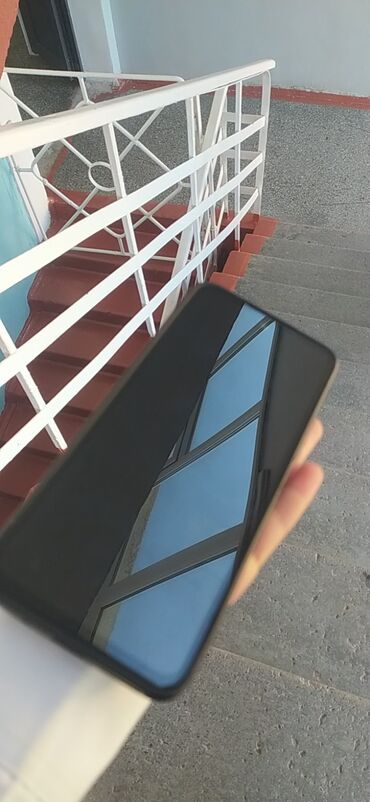 Apple iPhone: IPhone 16e 🍏, Б/у, 64 ГБ, Черный, Чехол, 100 %