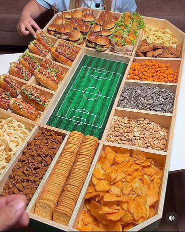 cipsi sekilleri: Futbol temalı böyük “snack” boksu – matç izləmələri, dost yığıncaqları — 1
