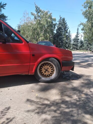 купить колесо для тележки: Золотистые автомобильные колесные диски с многоспицевым дизайном