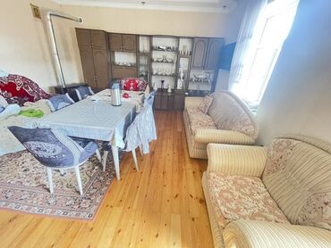 Həyət evləri və villaların satışı: Ev satılır, tam müstəqil həyət və geniş giriş-lipeykanlı eyvan. - — 8