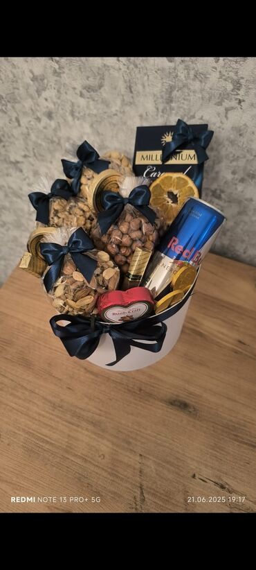 Hədiyyə bağlamaları: Hədiyyə qutusu, rəng - Qızılı, Ödənişli çatdırılma — 13