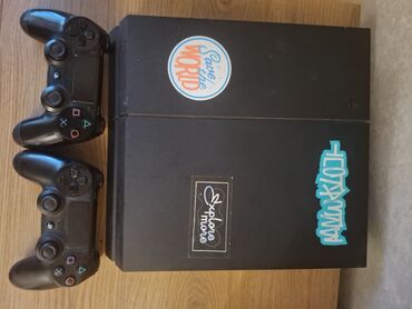 Tavalar: Ps4 fat 1TB əla vəziyyətdə plombaları üstündədir iki orjinal tam işlək