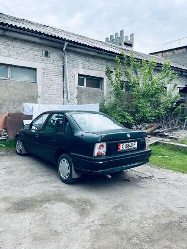 Opel: Opel Vectra: 1994 г., 1.6 л, Механика, Бензин, Седан
