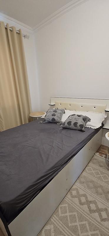 Полутороспальная кровать, Материал каркаса: Деревянный, Б/у, длина - 210 см, Ширина: 130 см