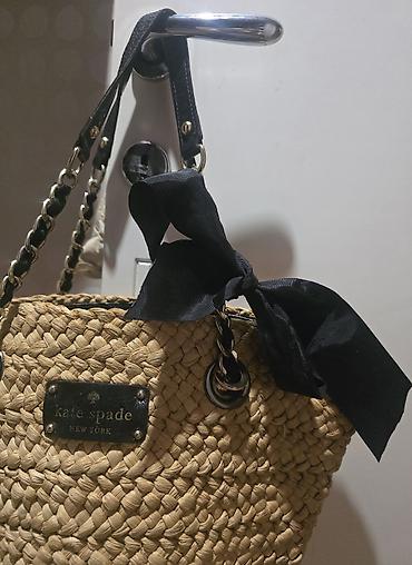 mona obrenovac: Kate Spade New York pletena torba sa kožnim i lančastim ručkama — 2