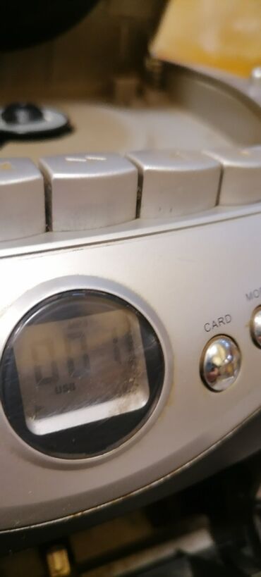 Pojačala i prijemnici: Radio Weg sa ispravnim USB a CD neznam. Lepo radi
 Mirjevo — 10