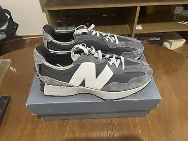 patike za more: New Balance 327 patike – siva/ugljen kombinacija

Broj: 45 — 3