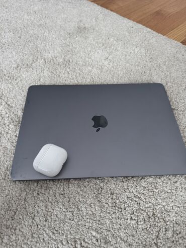 чехол для airpods про: Ноутбук, Apple, 8 ГБ ОЗУ, Apple M1, 13.3 ", Б/у, Для работы, учебы, память SSD