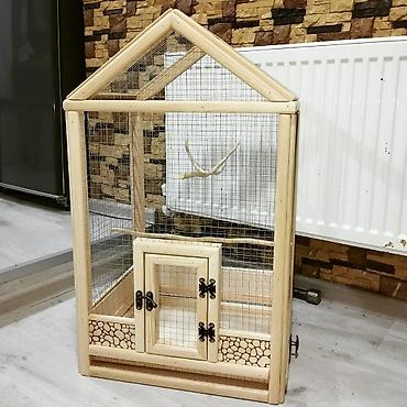 Taxta quş qəfəsi (dekorativ ev formasında) - Material: təbii ağac