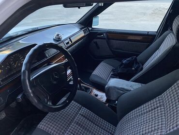 Mercedes-Benz: Mercedes-Benz E-Class: 1993 г., 2 л, Механика, Бензин, Седан — 13