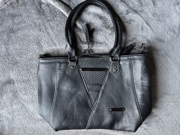 xyz torbe zenske: Shoulder bag