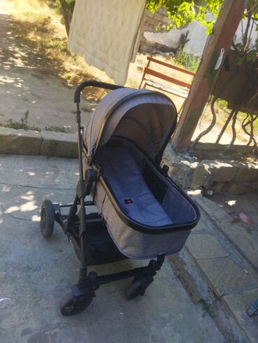 uşaqlar üçün inşalar: Çıxarıla bilən beşikli araba, İşlənmiş, Cins: Oğlan, Yaş: 6-12 ay, Ünvandan götürmə