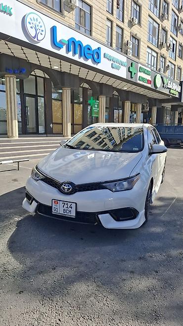 Toyota Corolla: 2016 г., 1.8 л, Автомат, Бензин, Хэтчбэк