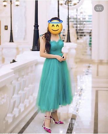 Zümrüd-yaşıl rəngdə zərif ziyafət/gecə geyimi. - Model: midi lalafo.az -da Zümrüd-yaşıl rəngdə zərif ziyafət/gecə geyimi. - Model: midi