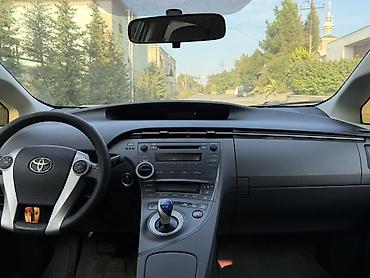 motorlu fan: Toyota Prius: 1.8 l | 2010 il Sedan — 9