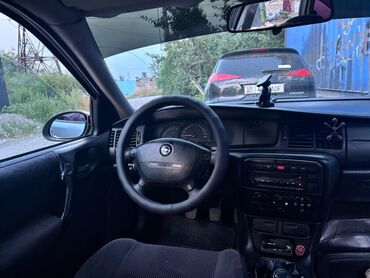 Opel: Opel Vectra: 2001 г., 1.8 л, Механика, Бензин, Хэтчбэк — 9